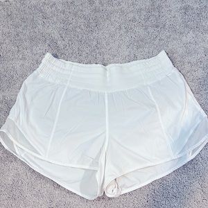 Lululemon Hotty Hot High Rise Short 2.5” - White Size 6